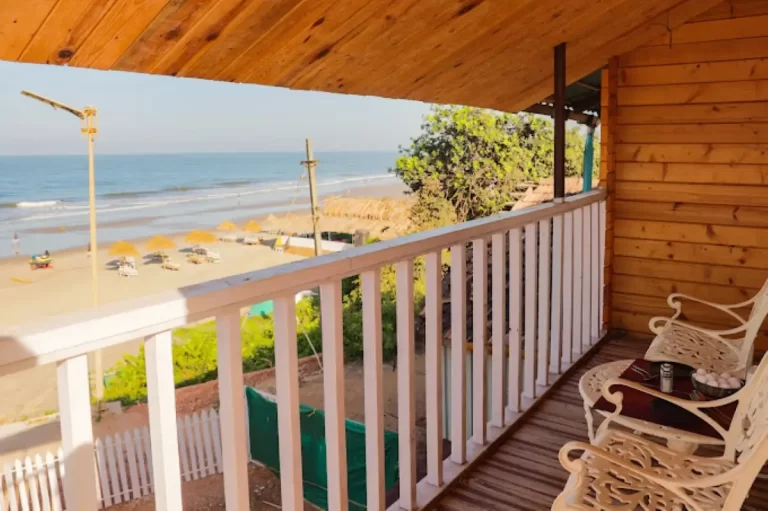 Wooden Cottage Sea View