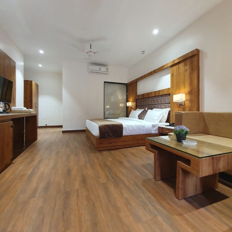 Deluxe Pool View Room