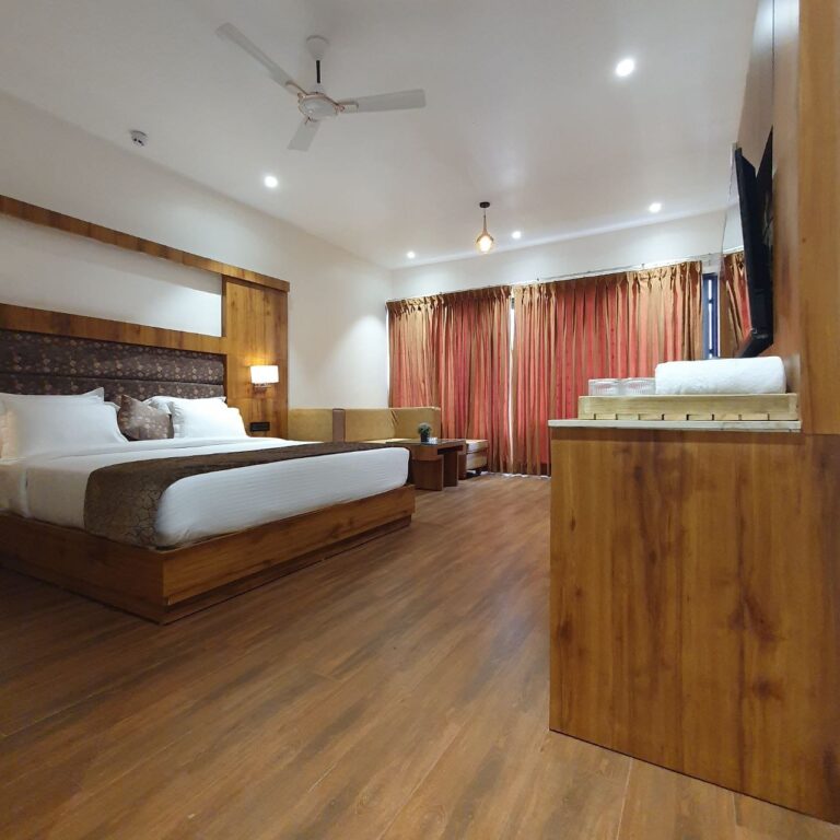 Deluxe Pool View Room